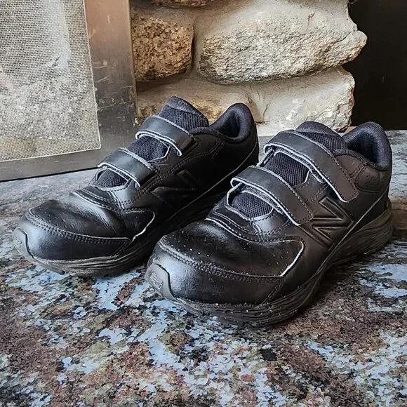 New Balance Kids Black Leather Velcro Sneakers Size